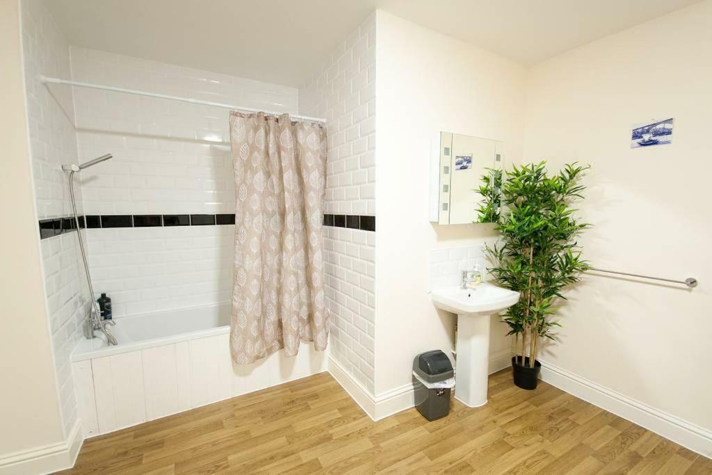 The Broadmead Forest - Spacious City Centre 3Bdr Apartment Бристоль Экстерьер фото